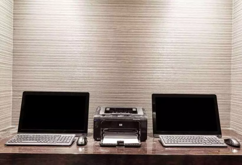 酒店 Ramada By Wyndham Ottawa On The Rideau