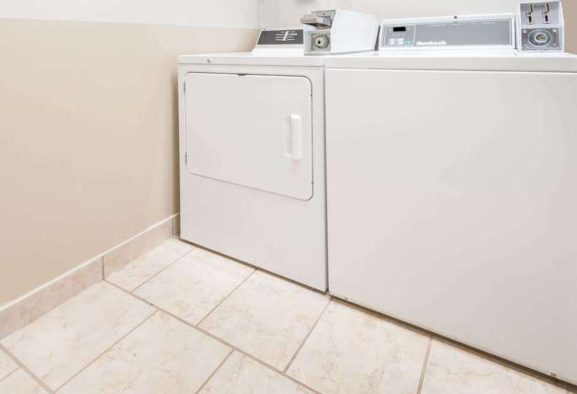 酒店 Ramada By Wyndham Sherwood Park