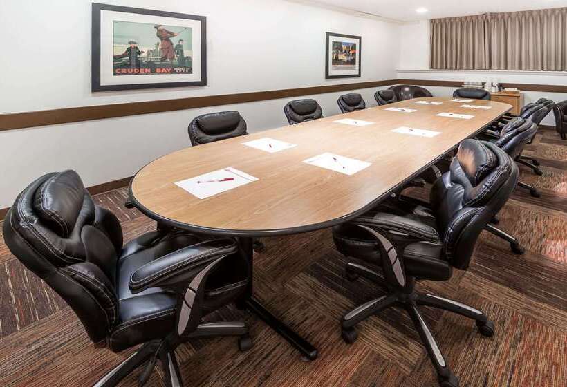 酒店 Ramada By Wyndham Sherwood Park