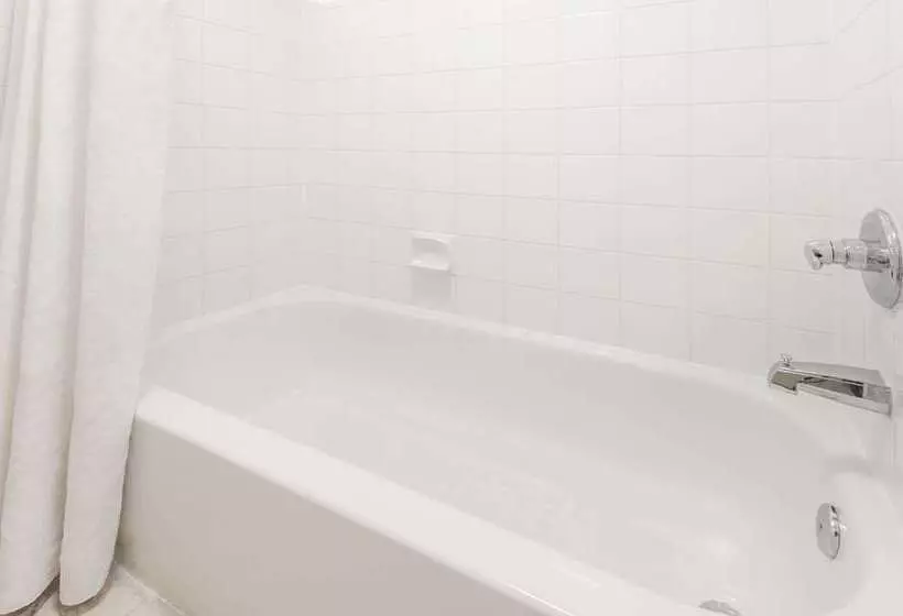 בית מלון כפרי Ramada By Wyndham Sherwood Park