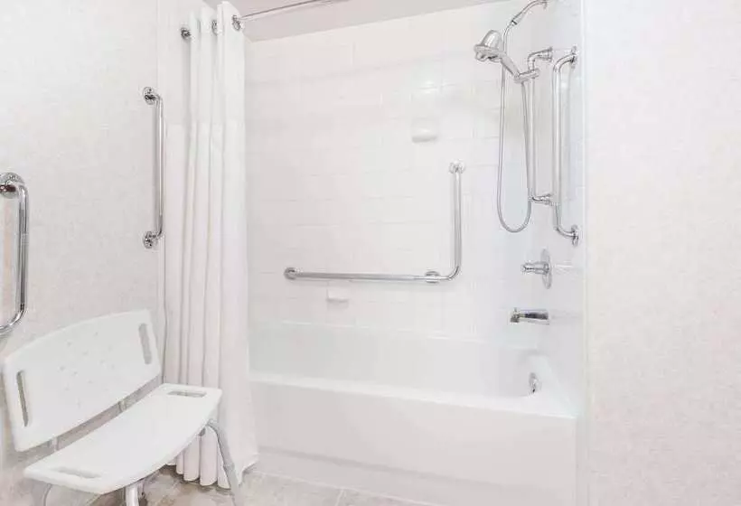 בית מלון כפרי Ramada By Wyndham Sherwood Park