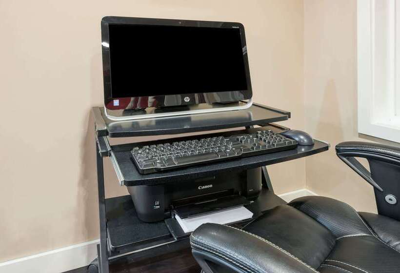 酒店 Ramada By Wyndham Sherwood Park