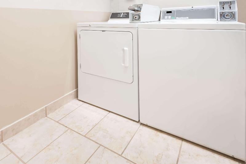 酒店 Ramada By Wyndham Sherwood Park