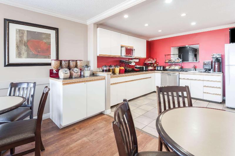 酒店 Ramada By Wyndham Sherwood Park