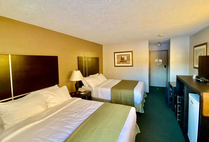 فندق Ramada By Wyndham Whitecourt