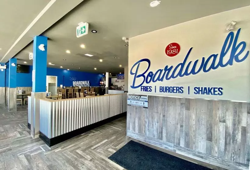 ホテル Ramada By Wyndham Whitecourt