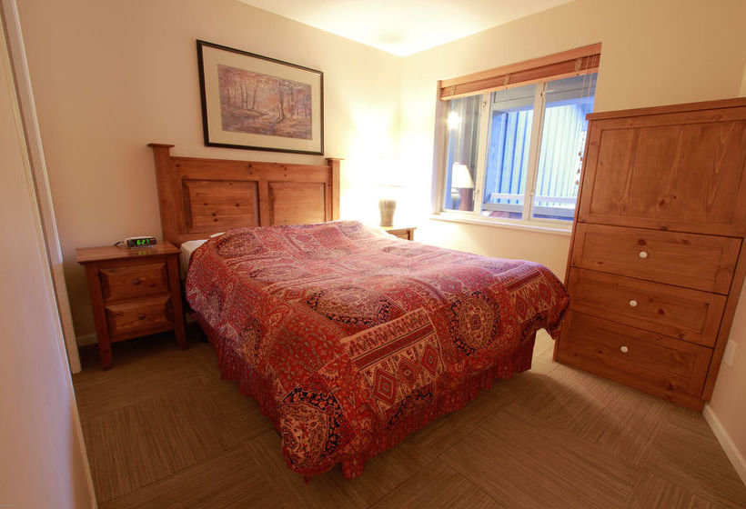 בית מלון כפרי Town Plaza Suites By Golden Dreams