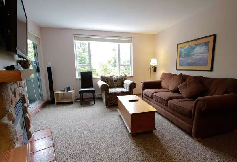 Отель Town Plaza Suites By Golden Dreams