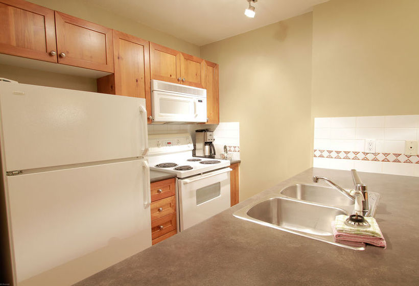 בית מלון כפרי Town Plaza Suites By Golden Dreams