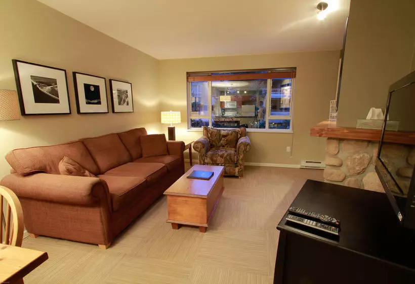 Отель Town Plaza Suites By Golden Dreams