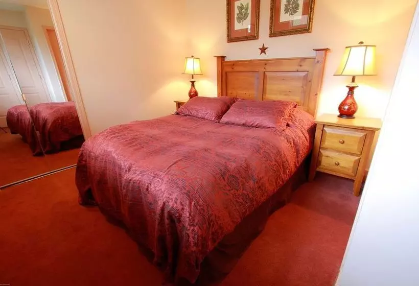 Отель Town Plaza Suites By Golden Dreams