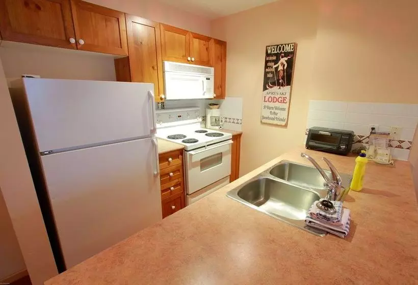 Отель Town Plaza Suites By Golden Dreams