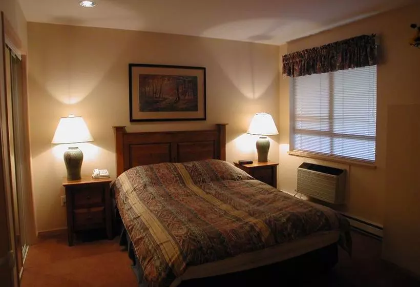 Отель Town Plaza Suites By Golden Dreams