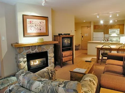 Отель Town Plaza Suites By Golden Dreams