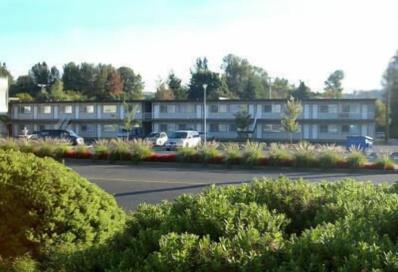 هتل Comox Valley Inn & Suites