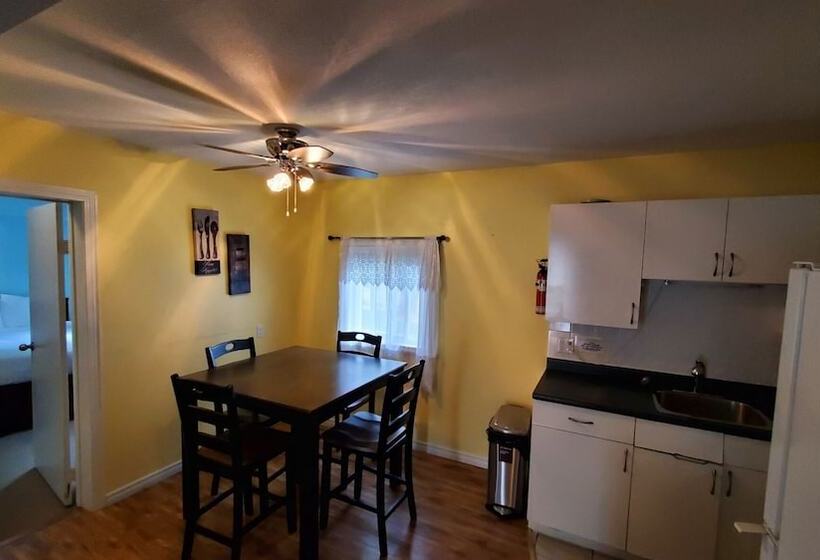 هتل Comox Valley Inn & Suites