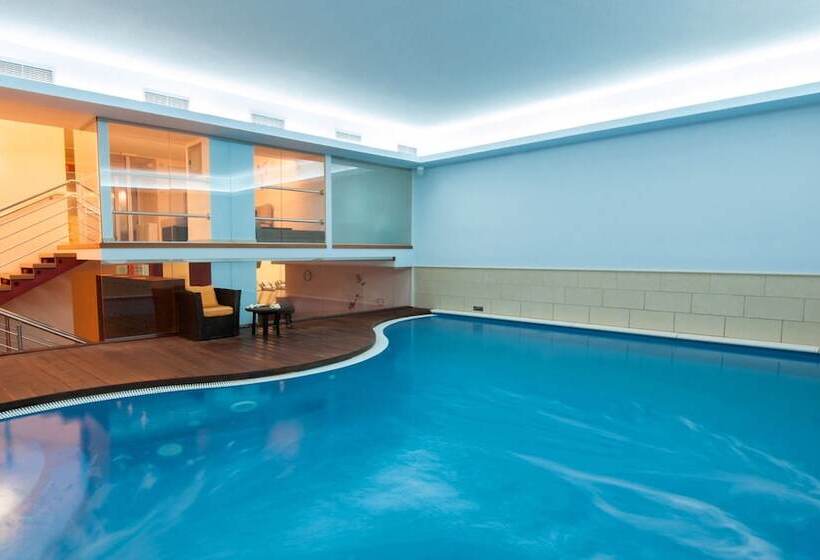 בית מלון כפרי Royal Neptun