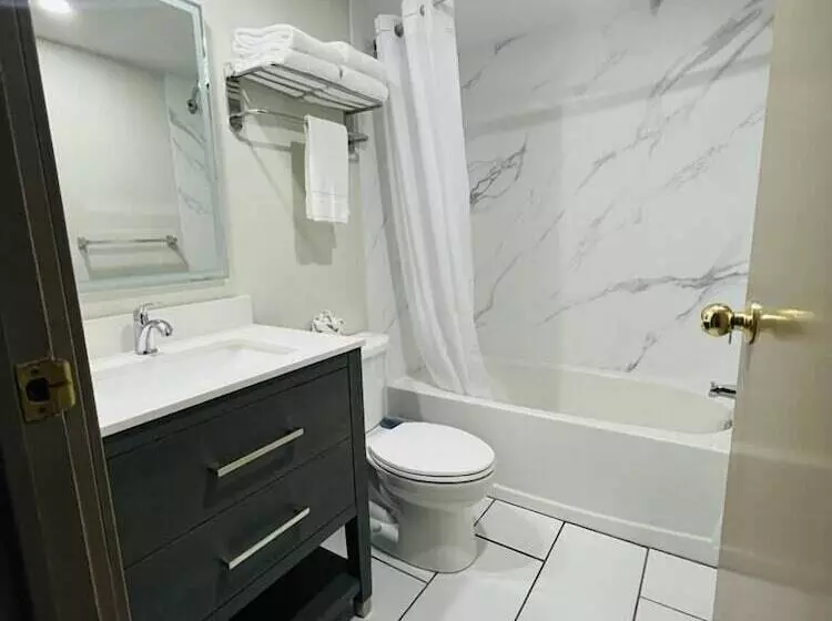 ホテル Brockville Inn And Suites