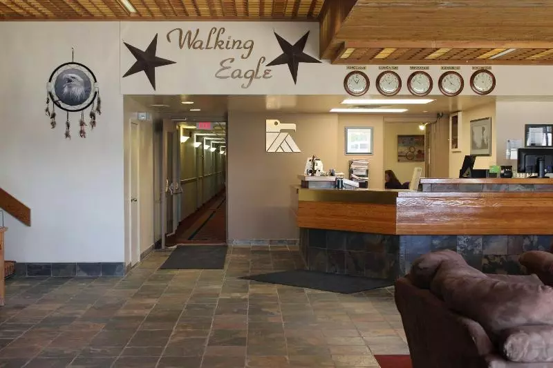 호텔 Walking Eagle Inn & Lodge