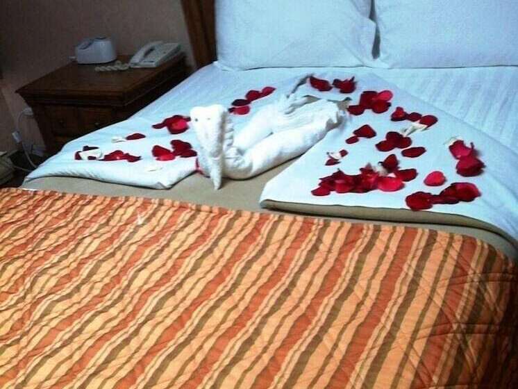 فندق Wescana Inn