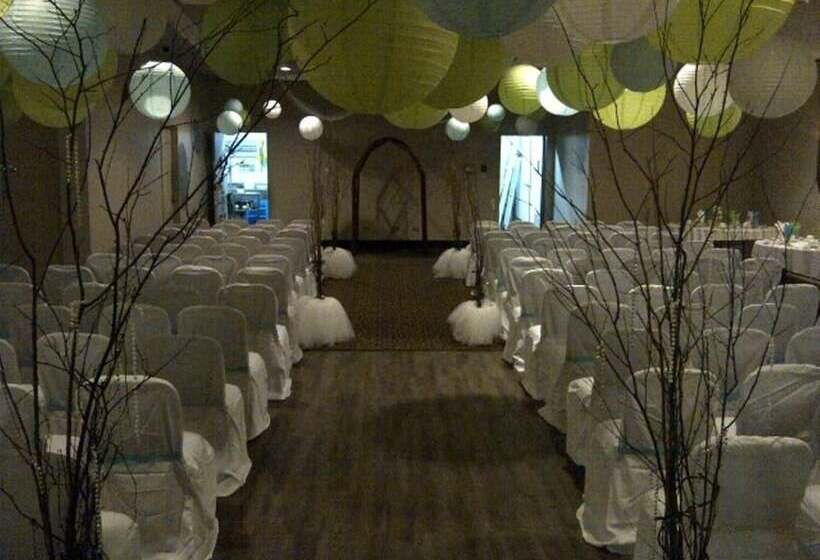 فندق Wescana Inn