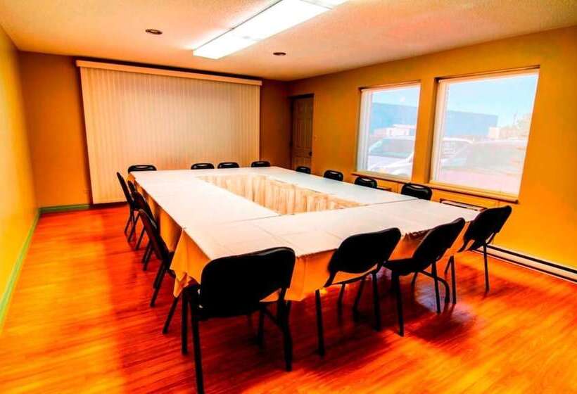 فندق Wescana Inn