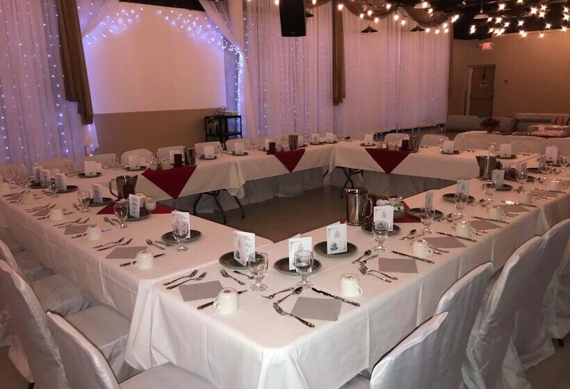 فندق Wescana Inn