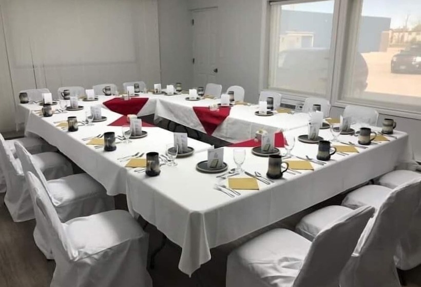 فندق Wescana Inn