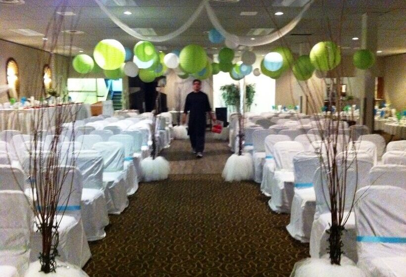 فندق Wescana Inn