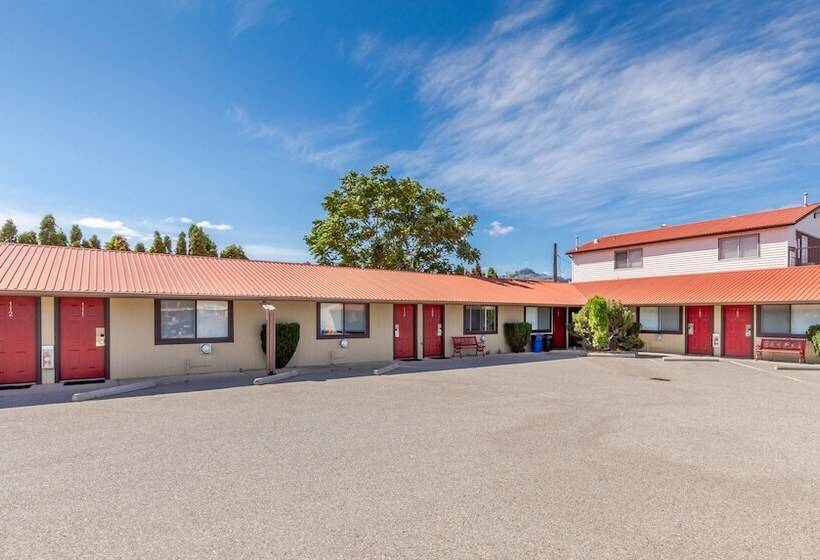 בית מלון כפרי Westridge Motor Inn