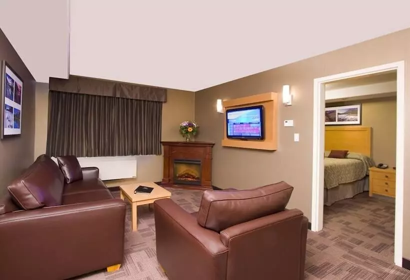 فندق Woodlands Inn & Suites