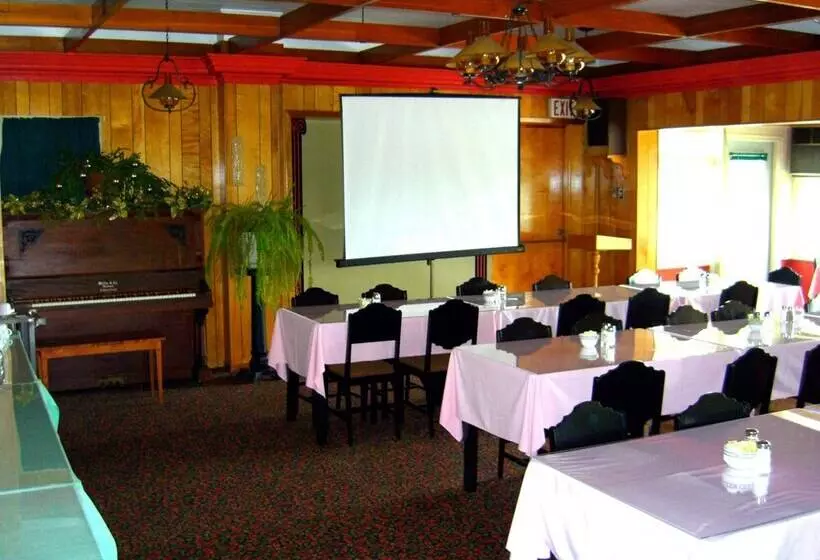 Stiles Motel Hill View