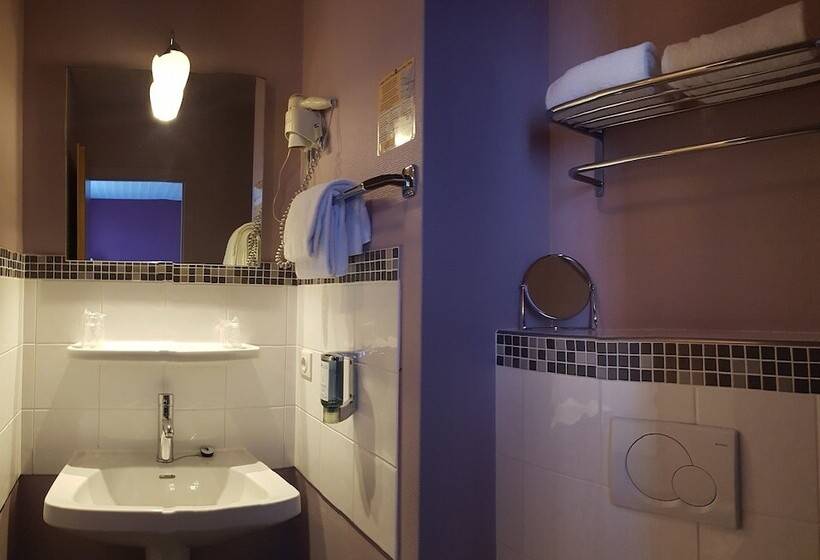 Brit Hotel Le Surcouf