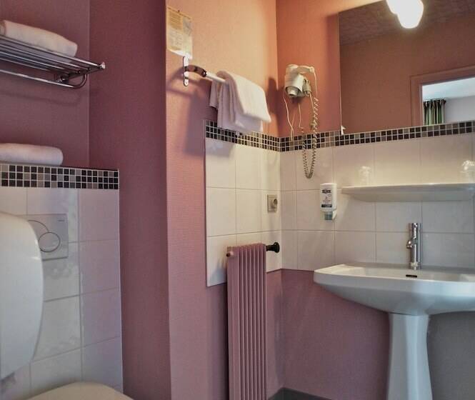 Brit Hotel Le Surcouf