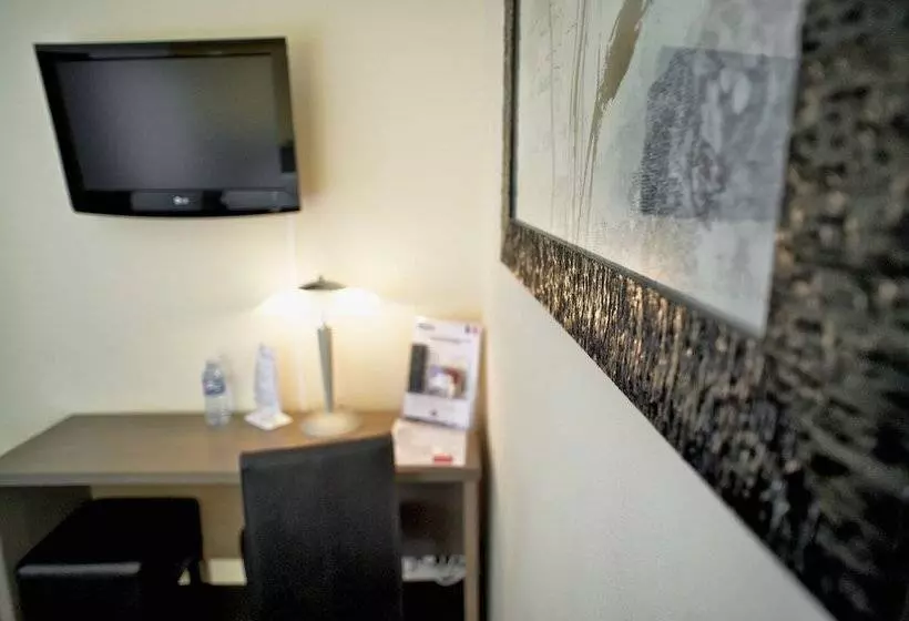 Brit Hotel Le Surcouf