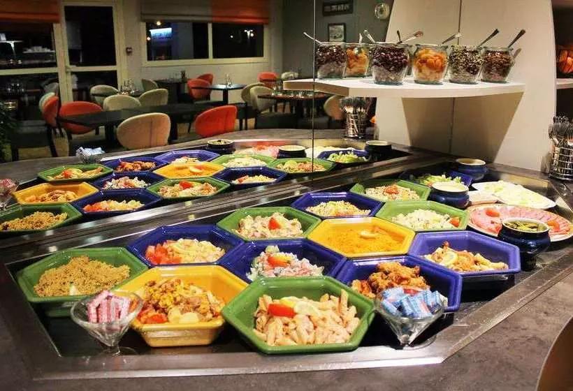 Brit Hotel Les Evens