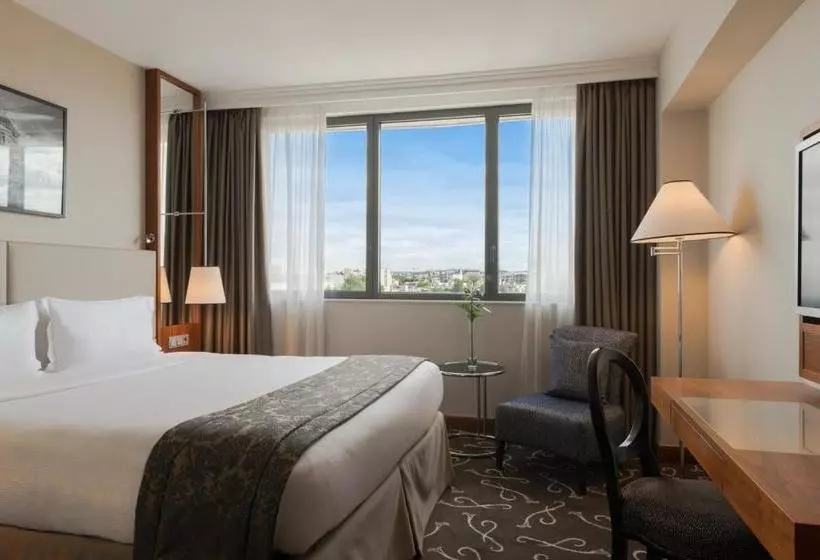 Отель Crowne Plaza Paris  Neuilly, An Ihg