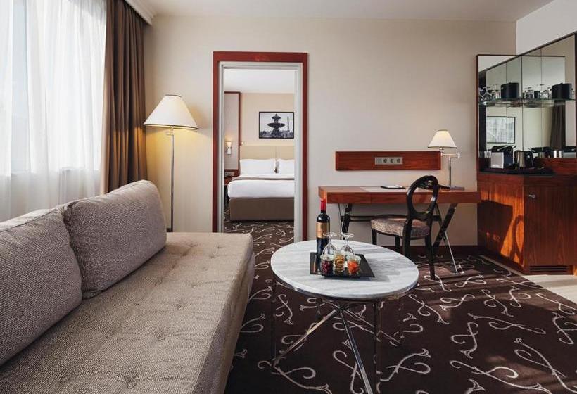 هتل Crowne Plaza Paris Neuilly, An Ihg