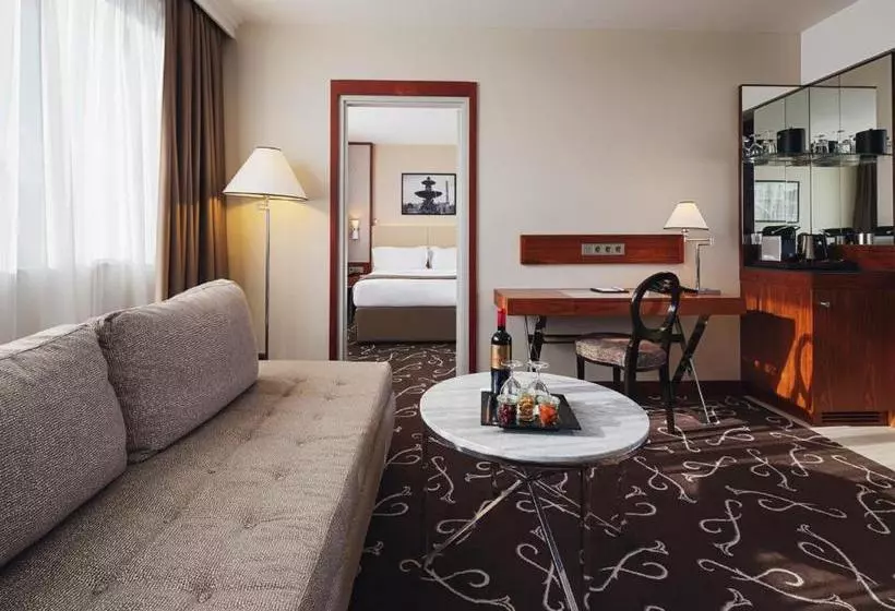 Отель Crowne Plaza Paris  Neuilly, An Ihg