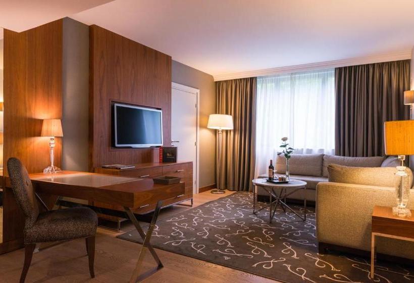 هتل Crowne Plaza Paris Neuilly, An Ihg