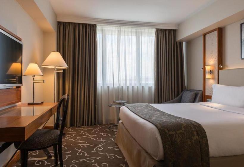 هتل Crowne Plaza Paris Neuilly, An Ihg
