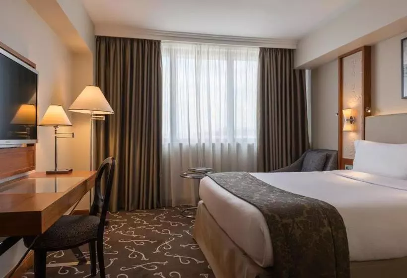 Отель Crowne Plaza Paris  Neuilly, An Ihg