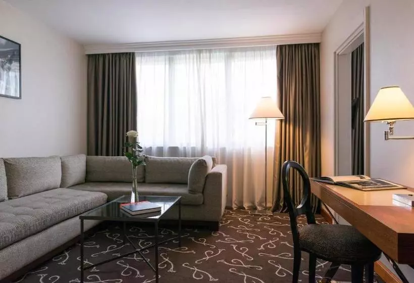 Отель Crowne Plaza Paris  Neuilly, An Ihg
