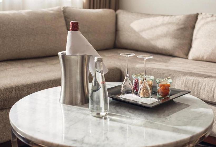 هتل Crowne Plaza Paris Neuilly, An Ihg