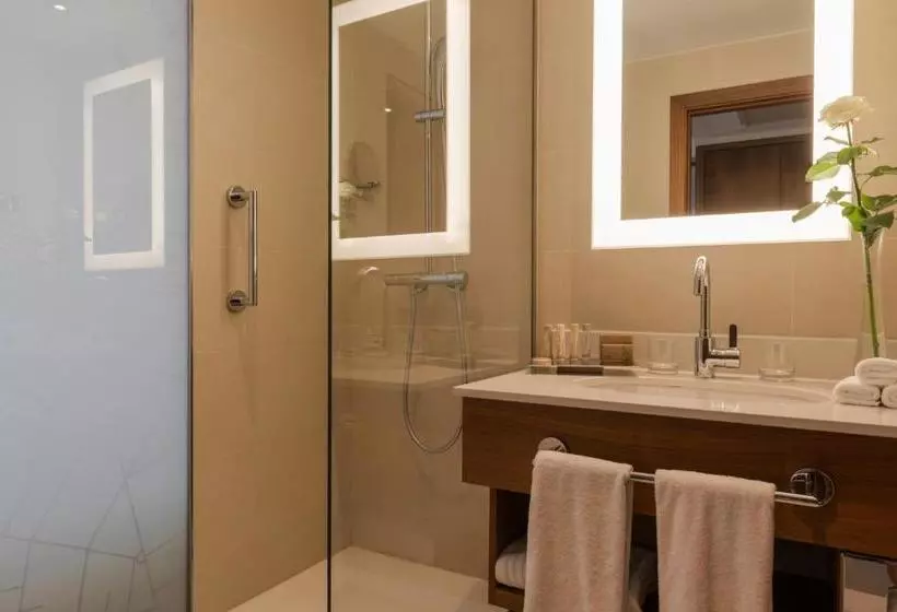 Отель Crowne Plaza Paris  Neuilly, An Ihg