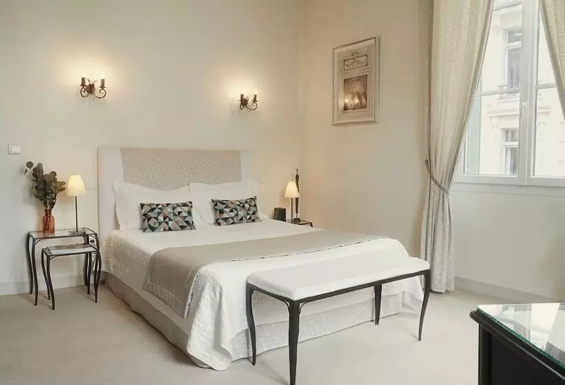 בית מלון כפרי Hôtel Bristol Pau