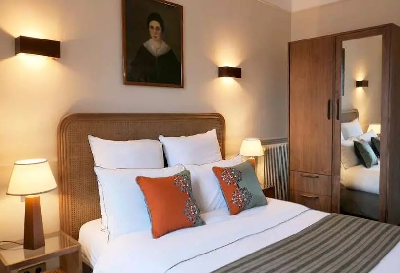 בית מלון כפרי Hôtel Bristol Pau