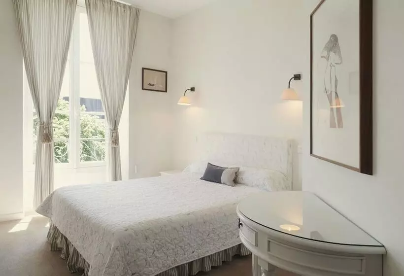 בית מלון כפרי Hôtel Bristol Pau