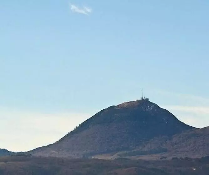 Отель Ibis Styles Clermont Ferrand Aéroport