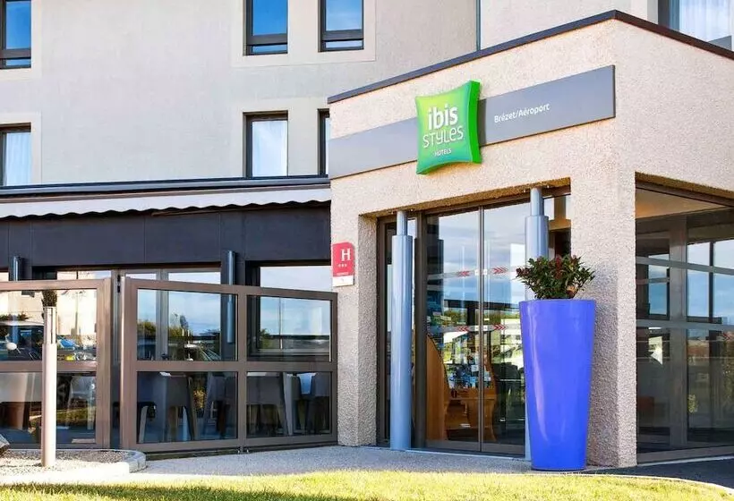 Отель Ibis Styles Clermont Ferrand Aéroport